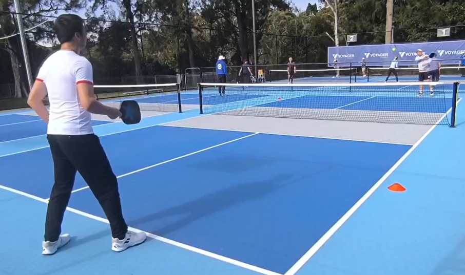 INSTRUCTOR: HENDERSON LI
指导教练：亨德森 李
