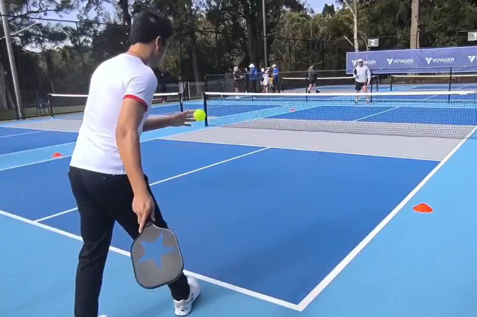 INSTRUCTOR: HENDERSON LI
指导教练：亨德森 李