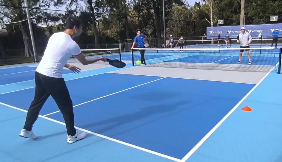 INSTRUCTOR: HENDERSON LI
指导教练：亨德森 李