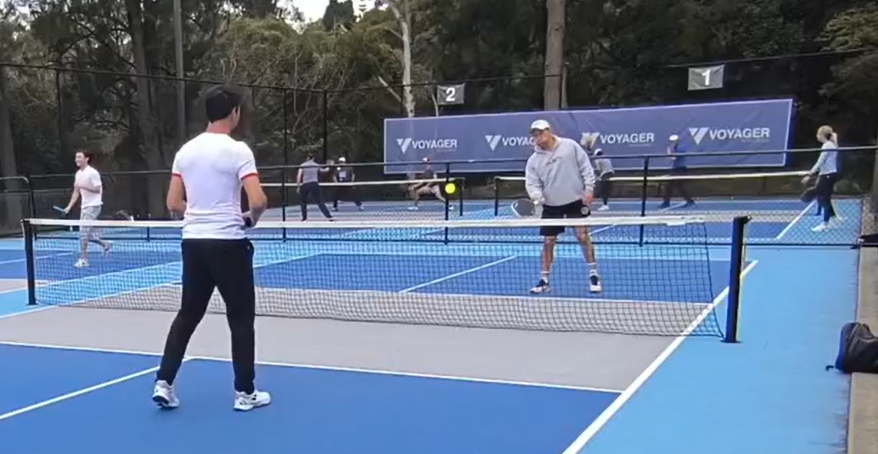 INSTRUCTOR: HENDERSON LI
指导教练：亨德森 李