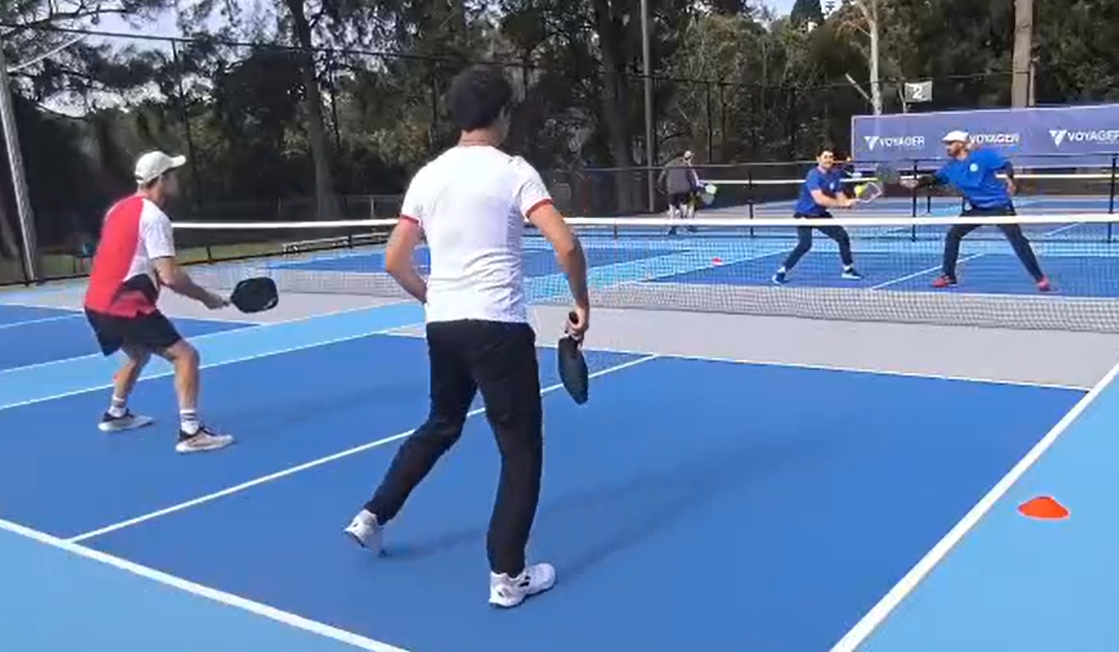 INSTRUCTOR: HENDERSON LI
指导教练：亨德森 李